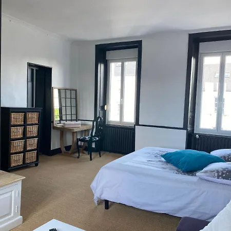 Spacieuse Dans Maison Renovee Bed & Breakfast